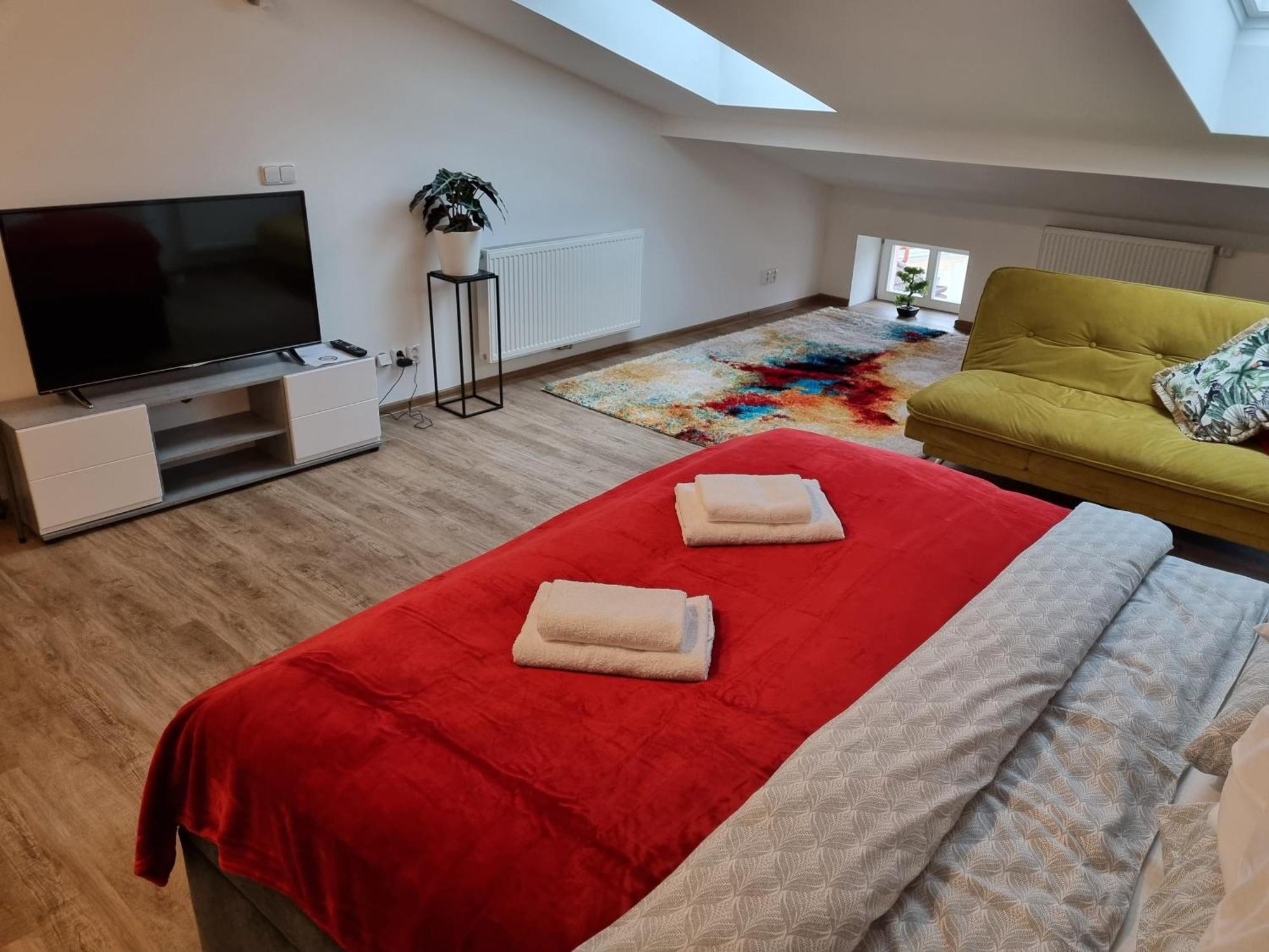 Podkrovni Studio Na Velkem Namesti S Wi-Fi Zdarma Hradec Králové Dış mekan fotoğraf